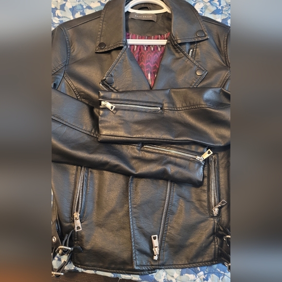 Woman Leather Jacket - Picture 3 of 4